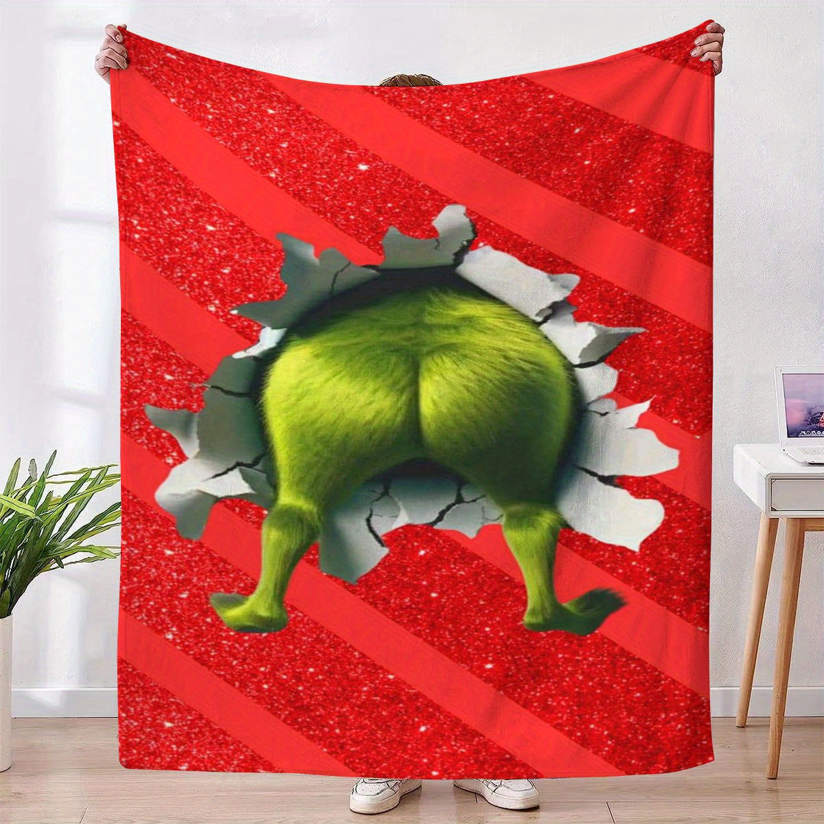 A plush wool blanket featuring - Home Textiles Images avis et prix