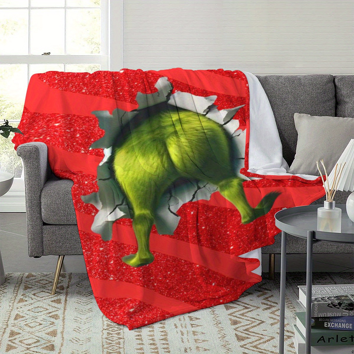 A plush wool blanket featuring - Home Textiles Images avis et prix